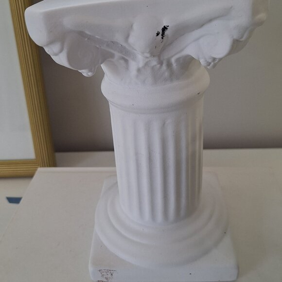 White plant pillar riser plant stand (*brass pot & white books not included - Picture 3 of 5